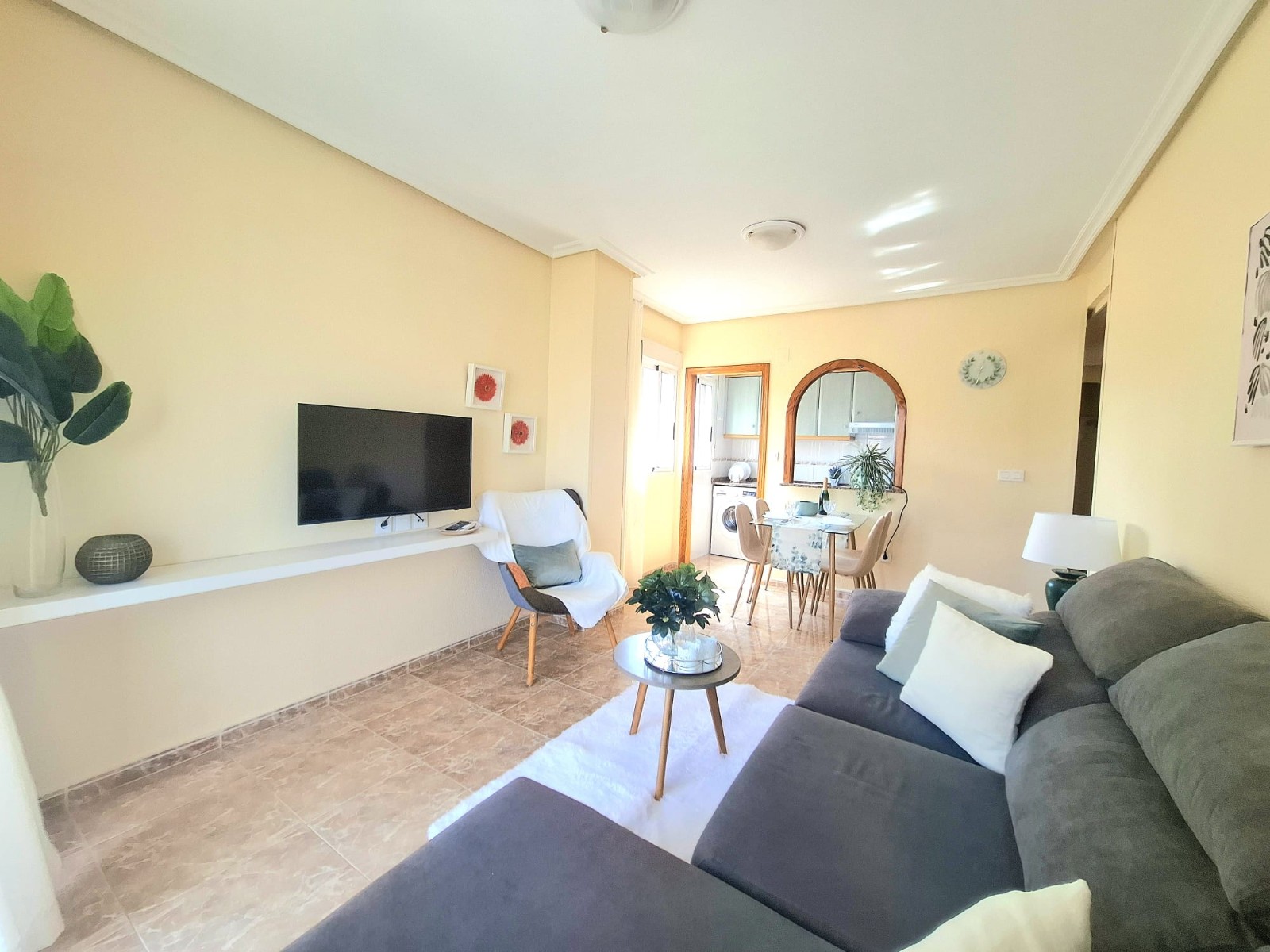 2 Bed, 1 Bath, ApartmentFor Sale, Torrevieja, Alicante 2 Bed, 1 Bath, ApartmentFor Sale, Torrevieja, Alicante