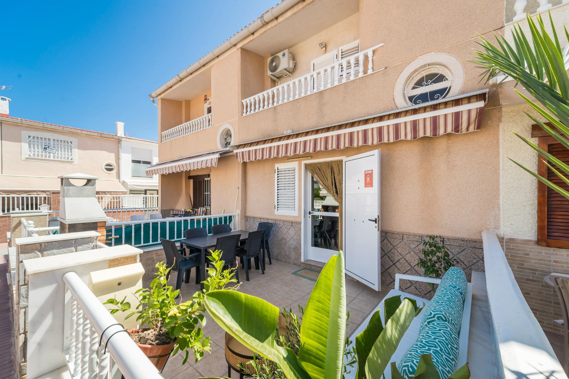 4 Bed, 2 Bath, ApartmentFor Sale, Torrevieja, Alicante