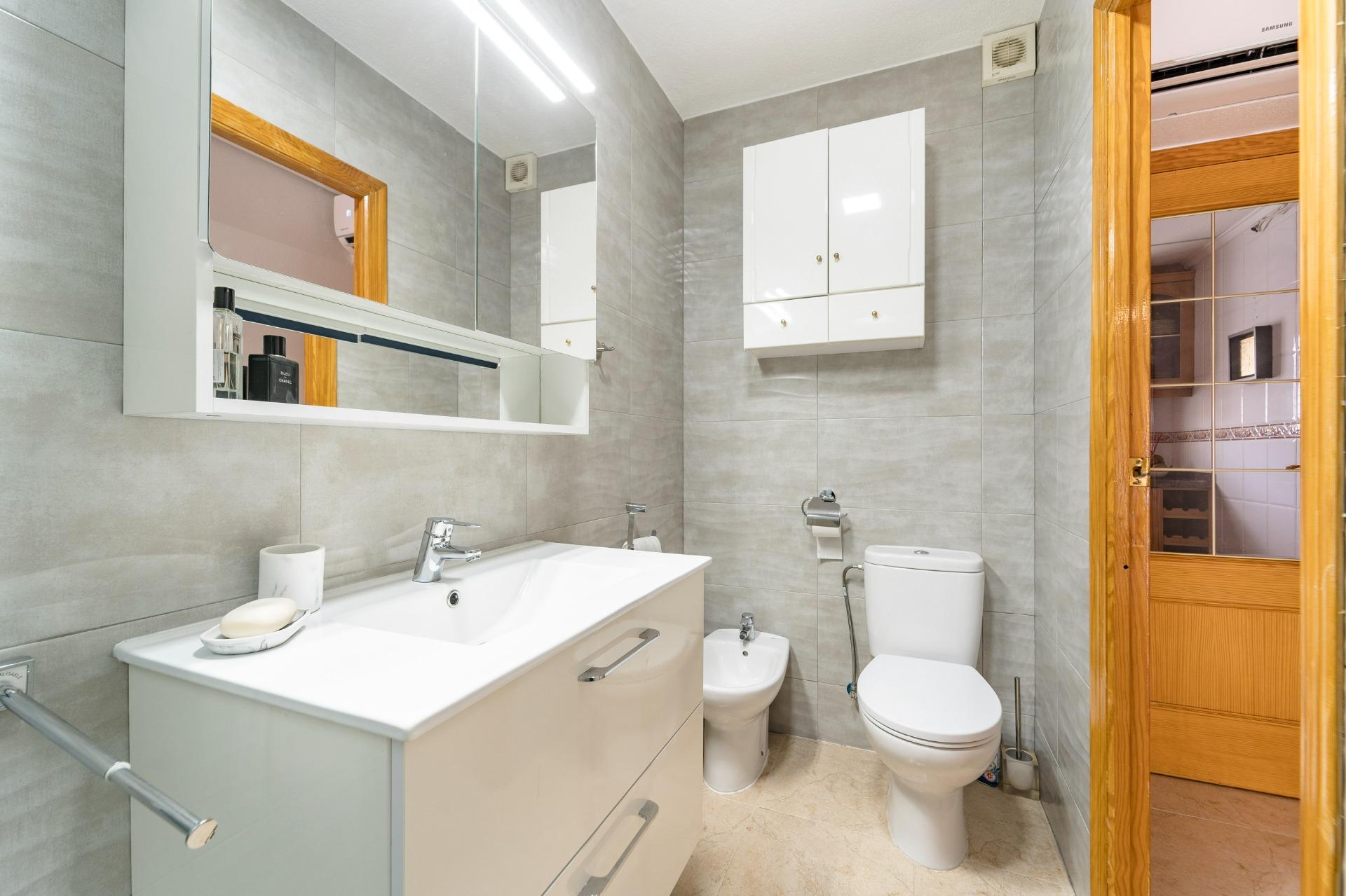 4 Bed, 2 Bath, ApartmentFor Sale, Torrevieja, Alicante