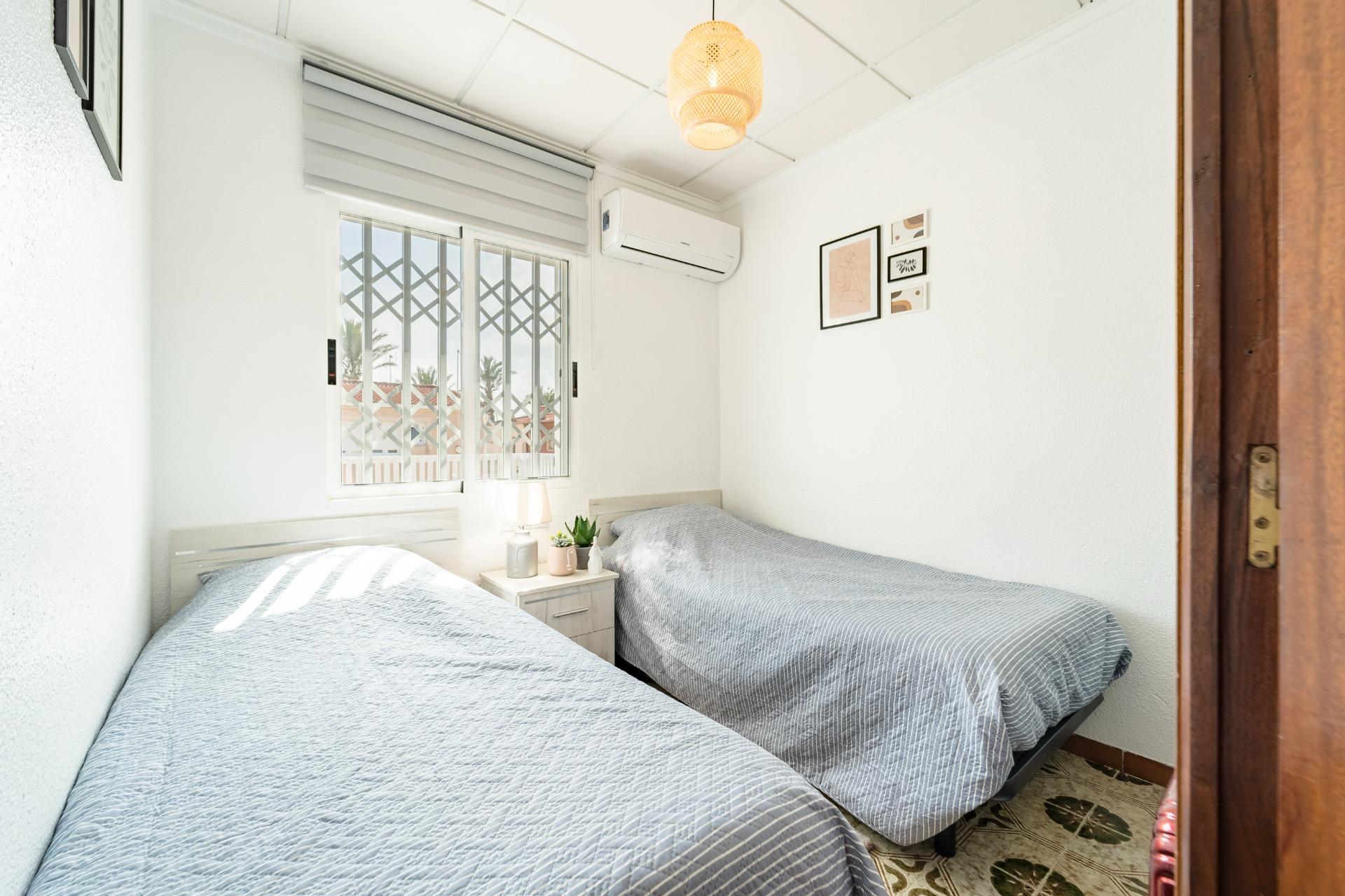 4 Bed, 2 Bath, ApartmentFor Sale, Torrevieja, Alicante