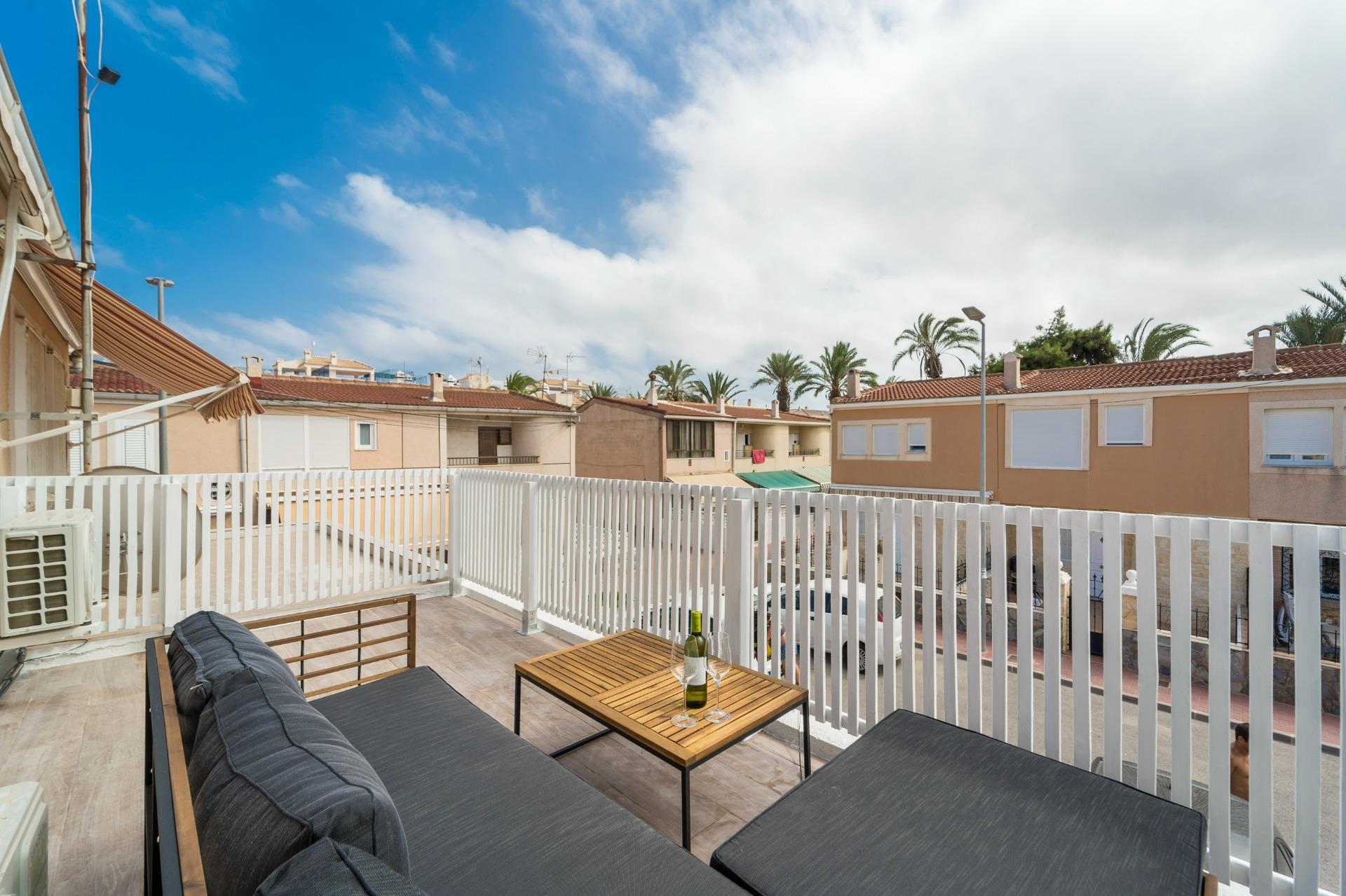 4 Bed, 2 Bath, ApartmentFor Sale, Torrevieja, Alicante