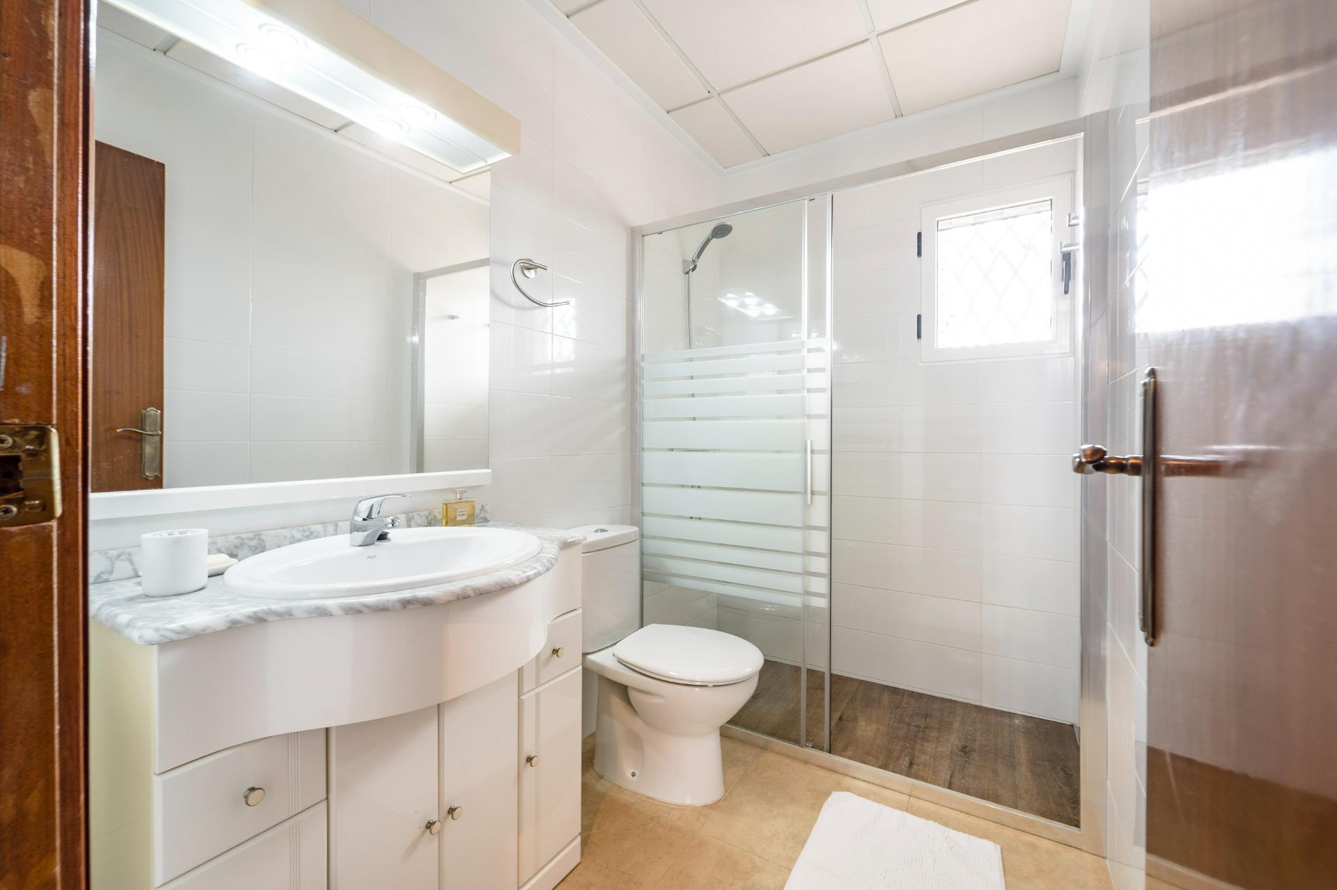 4 Bed, 2 Bath, ApartmentFor Sale, Torrevieja, Alicante