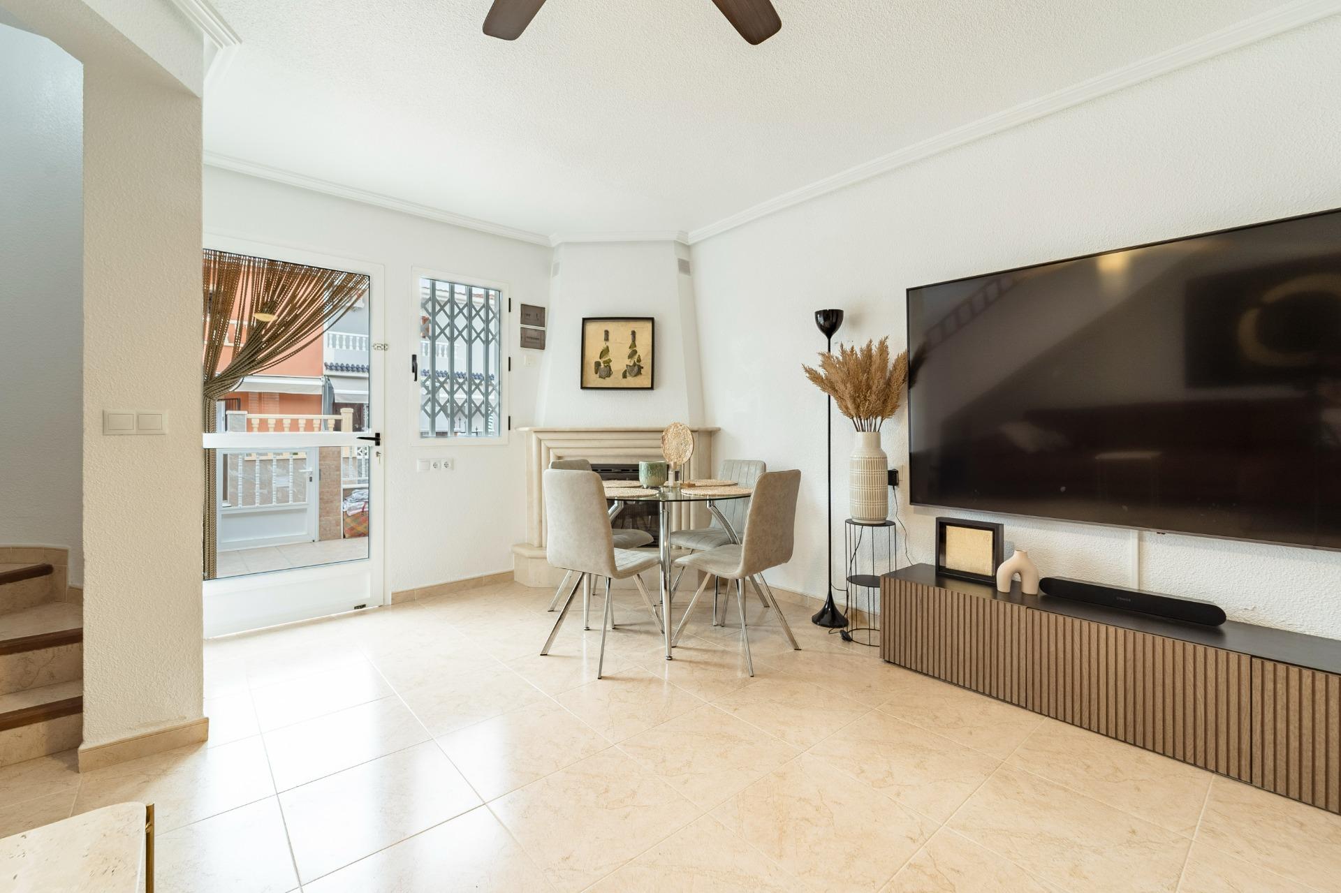 4 Bed, 2 Bath, ApartmentFor Sale, Torrevieja, Alicante