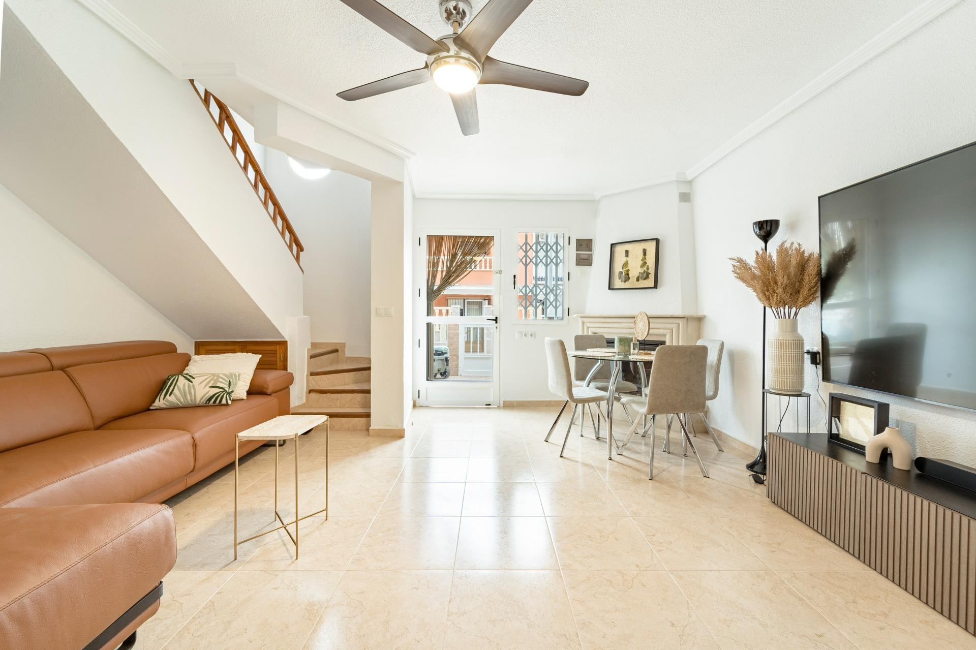 4 Bed, 2 Bath, ApartmentFor Sale, Torrevieja, Alicante