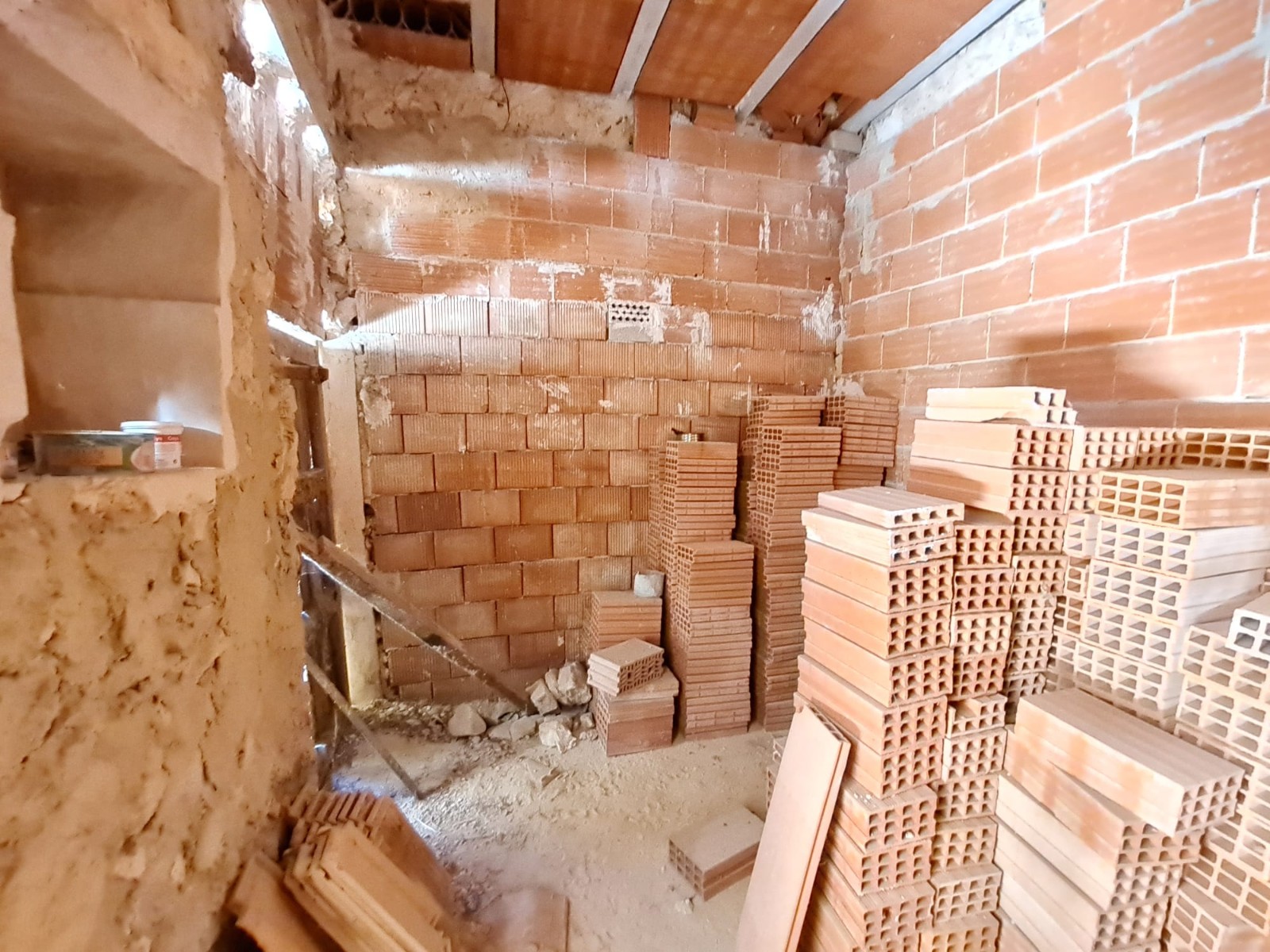 6 Bed, 3 Bath, HouseFor Sale, Pinoso, Alicante