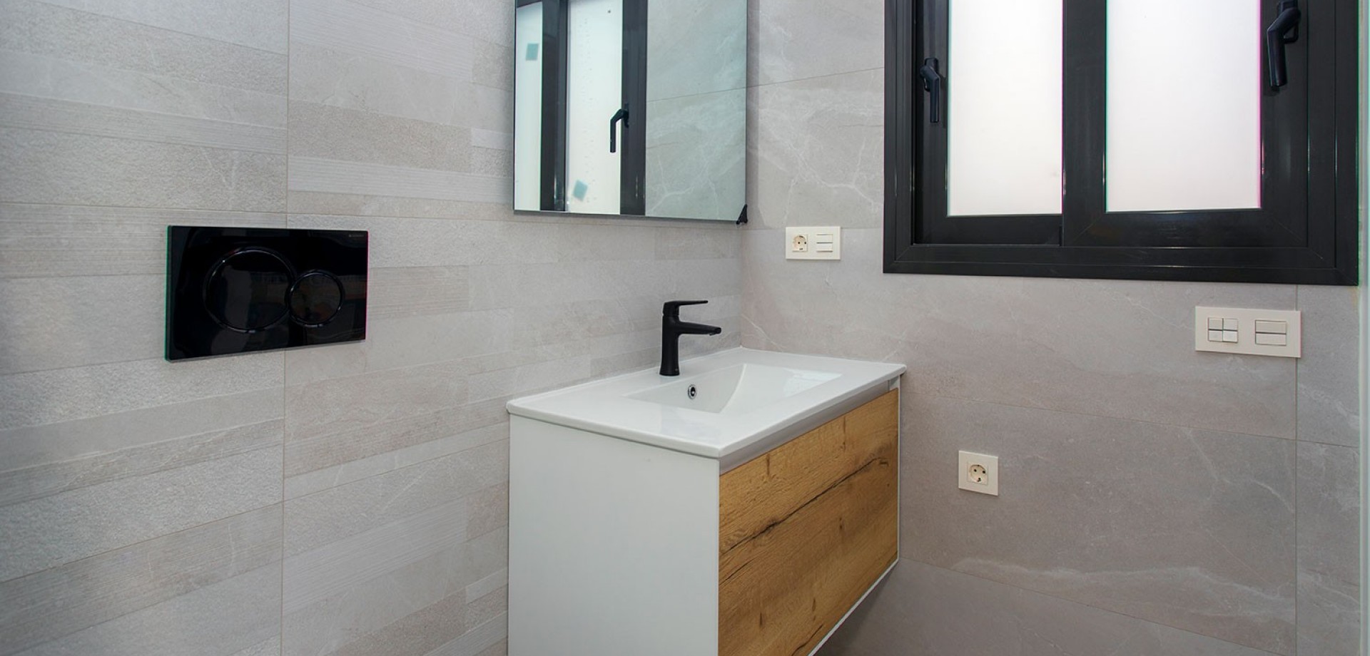 2 Bed, 2 Bath, ApartmentFor Sale, Torrevieja, Alicante 2 Bed, 2 Bath, ApartmentFor Sale, Torrevieja, Alicante