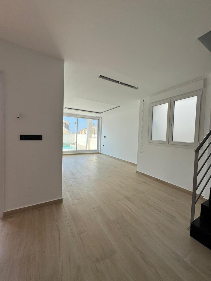 3 Bed, 2 Bath, HouseFor Sale, Torrevieja, Alicante