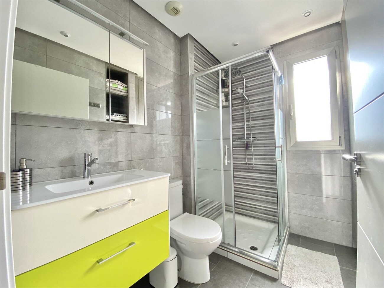 4 Bed, 3 Bath, ApartmentFor Sale, Villamartin, Alicante