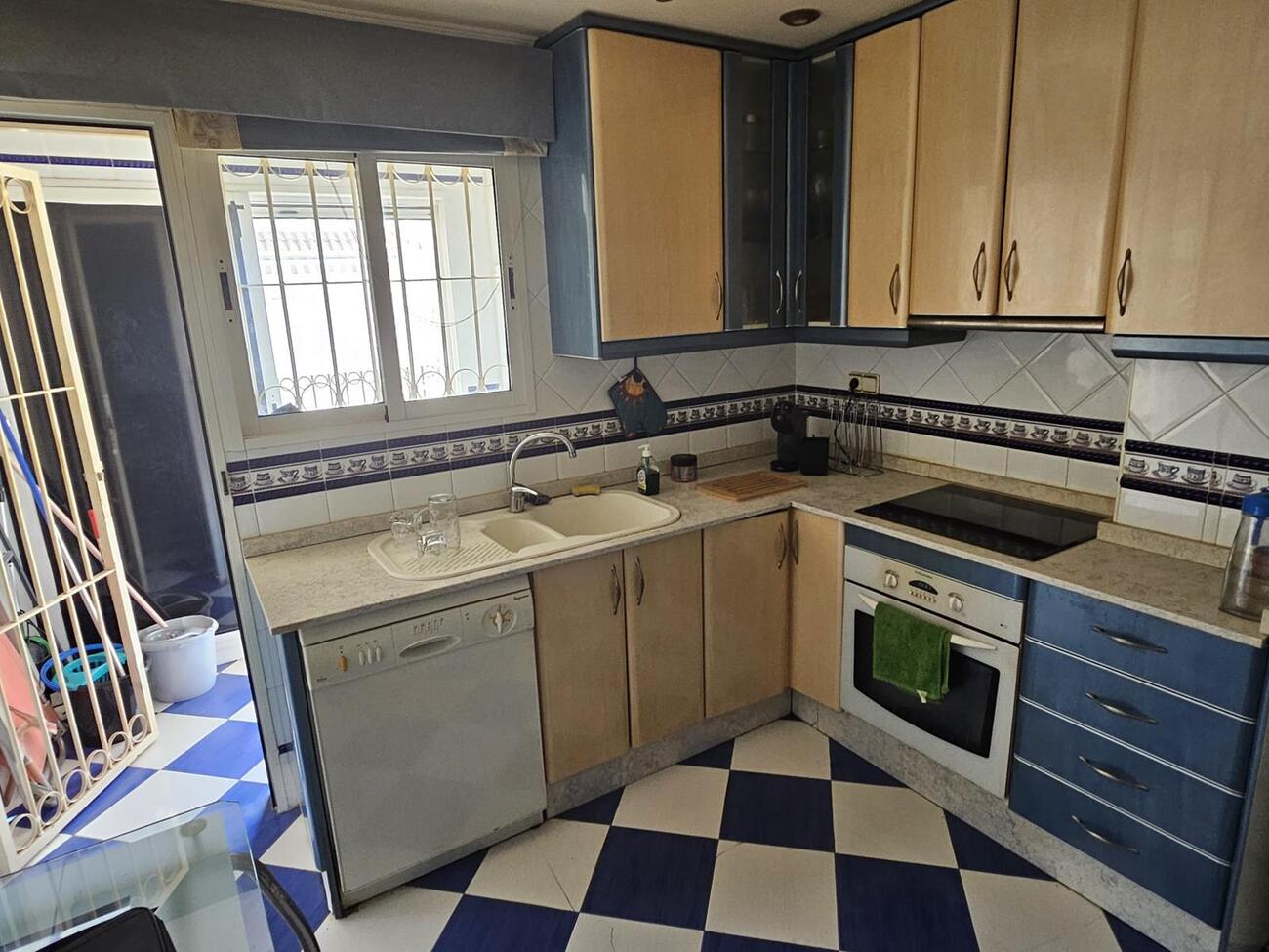 4 Bed, 2 Bath, ApartmentFor Sale, Torrevieja, Alicante