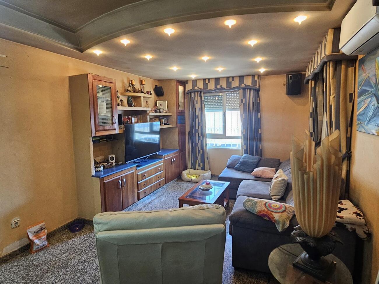 4 Bed, 2 Bath, ApartmentFor Sale, Torrevieja, Alicante