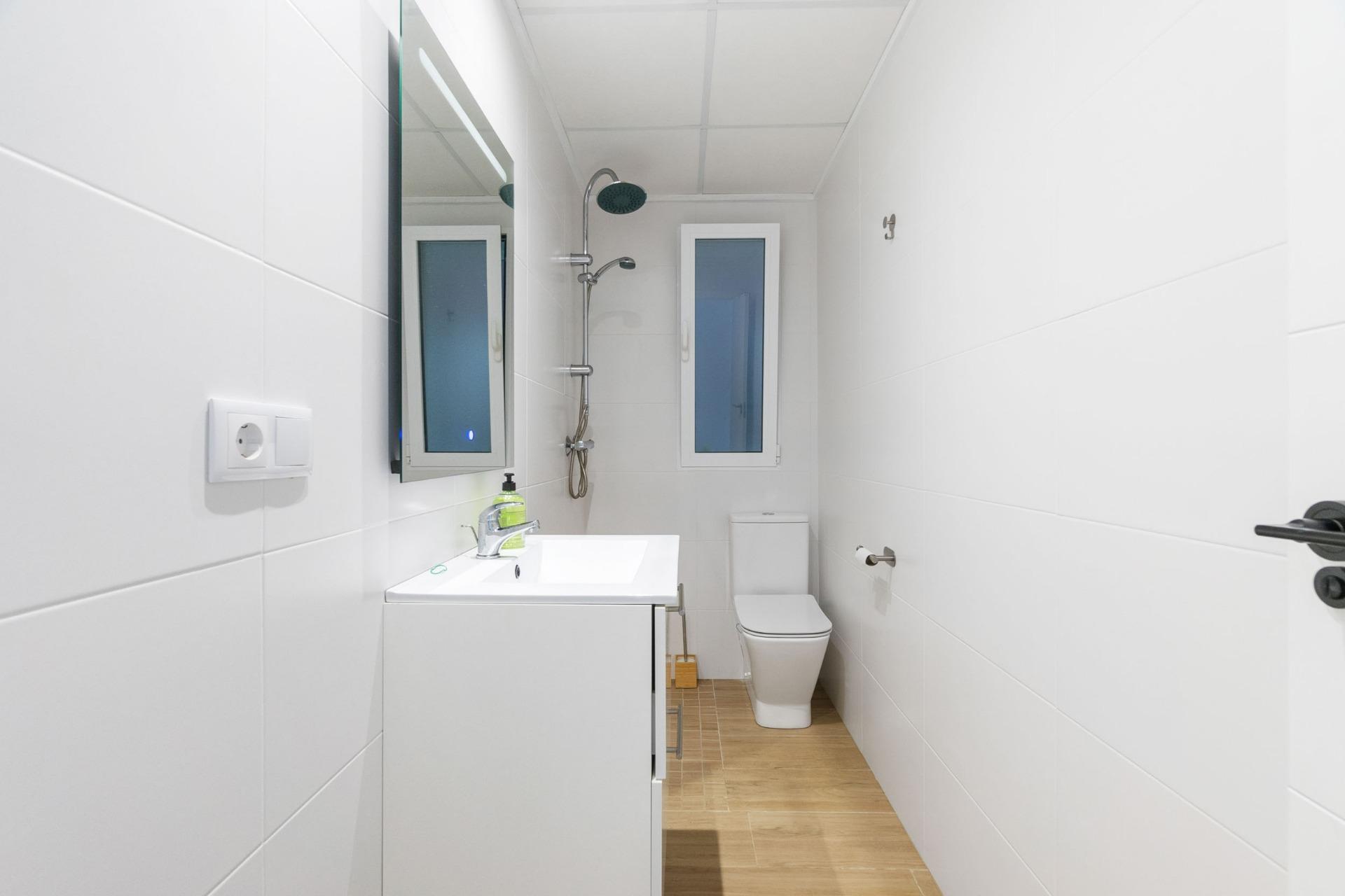 4 Bed, 2 Bath, ApartmentFor Sale, Torrevieja, Alicante