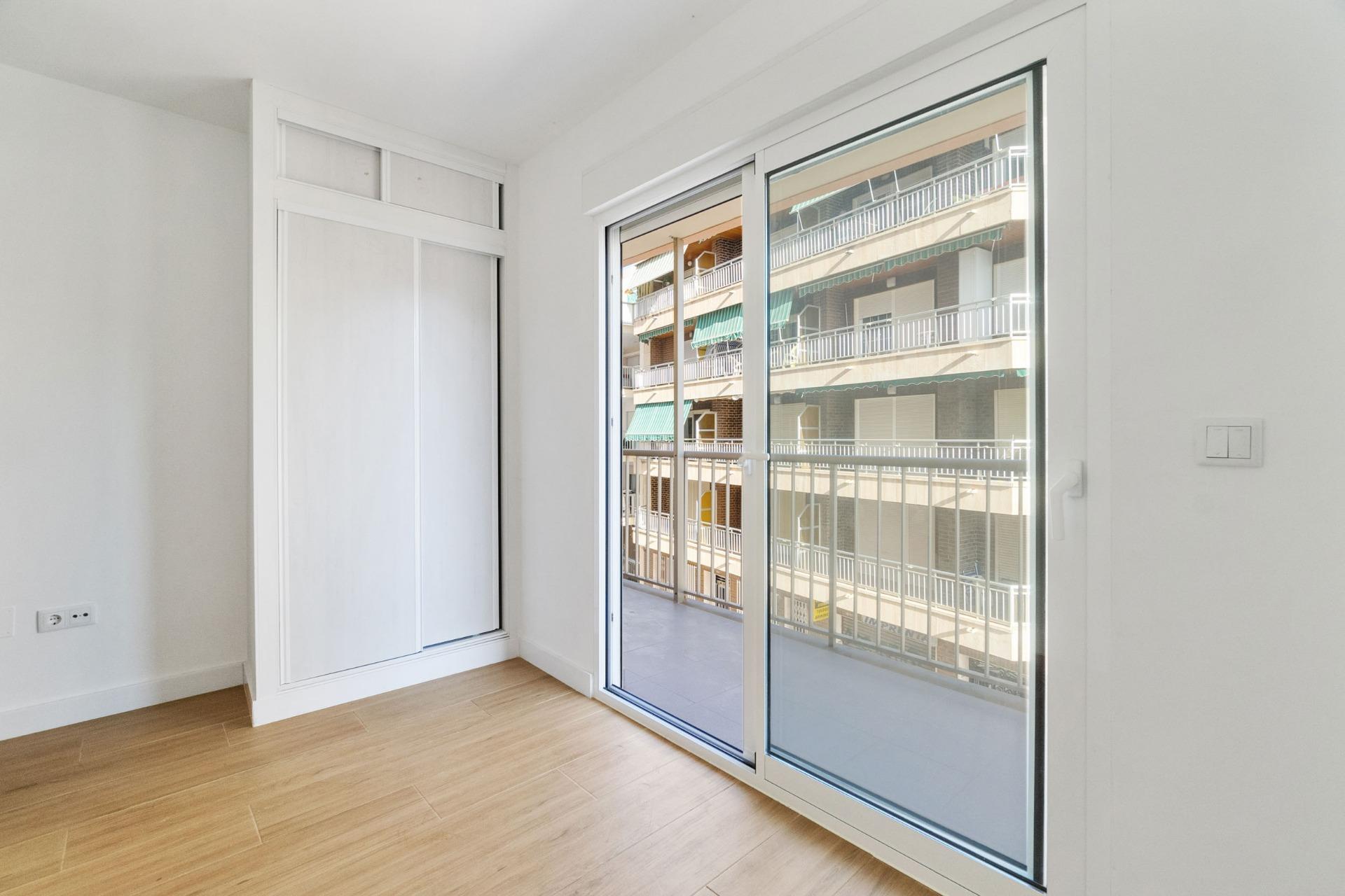 4 Bed, 2 Bath, ApartmentFor Sale, Torrevieja, Alicante