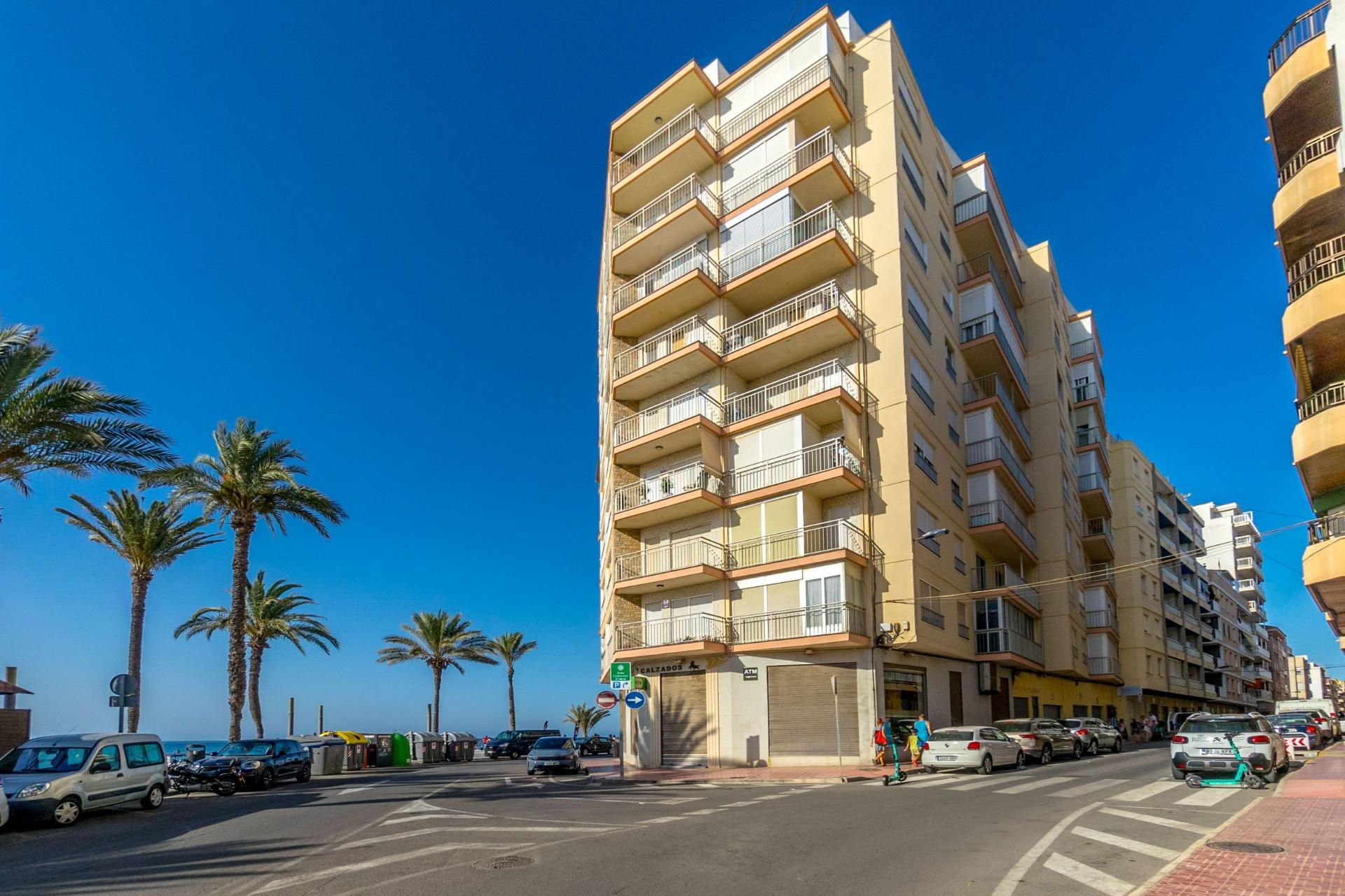 4 Bed, 2 Bath, ApartmentFor Sale, Torrevieja, Alicante