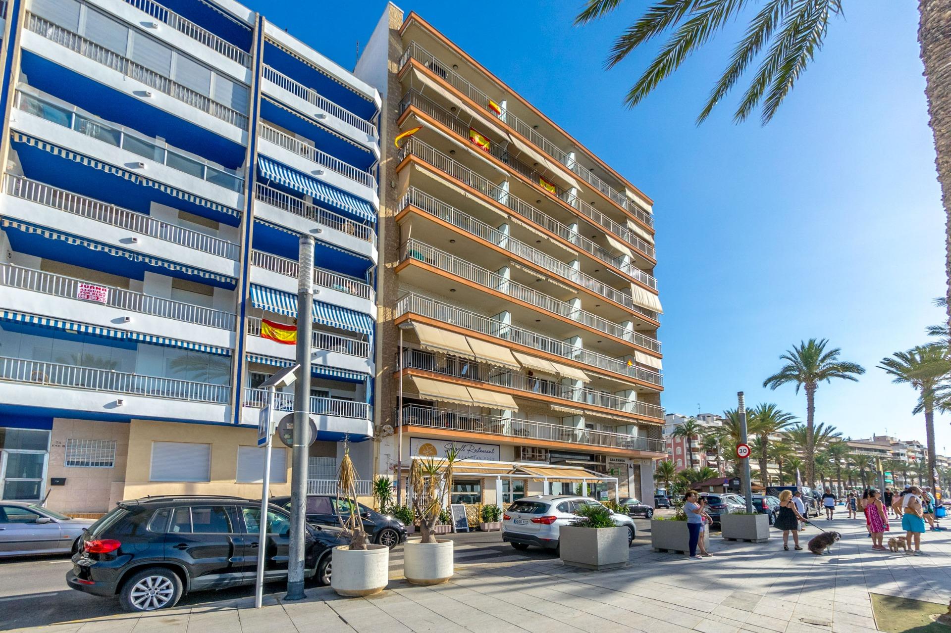 4 Bed, 2 Bath, ApartmentFor Sale, Torrevieja, Alicante