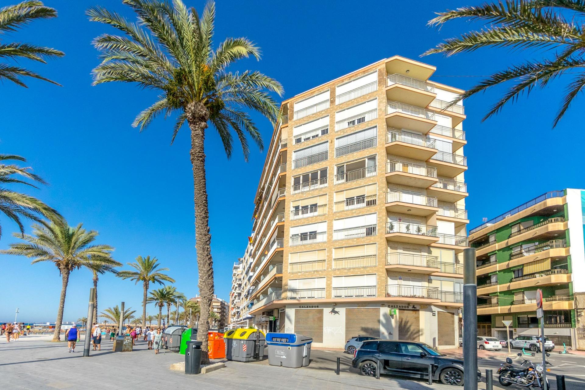 4 Bed, 2 Bath, ApartmentFor Sale, Torrevieja, Alicante