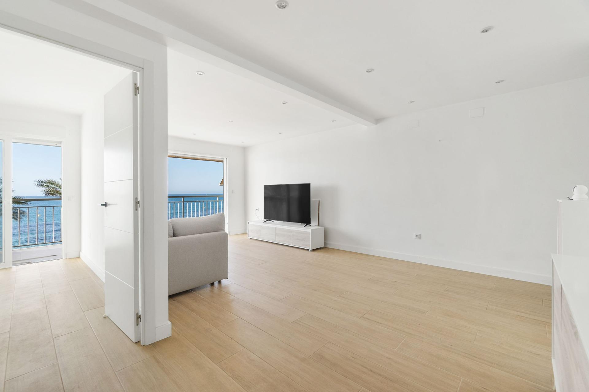 4 Bed, 2 Bath, ApartmentFor Sale, Torrevieja, Alicante