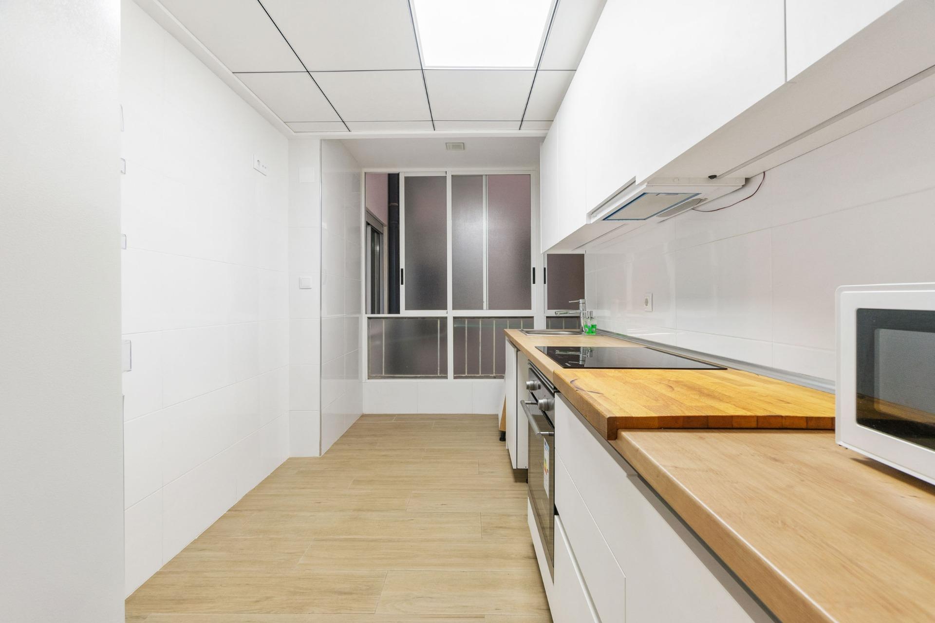 4 Bed, 2 Bath, ApartmentFor Sale, Torrevieja, Alicante