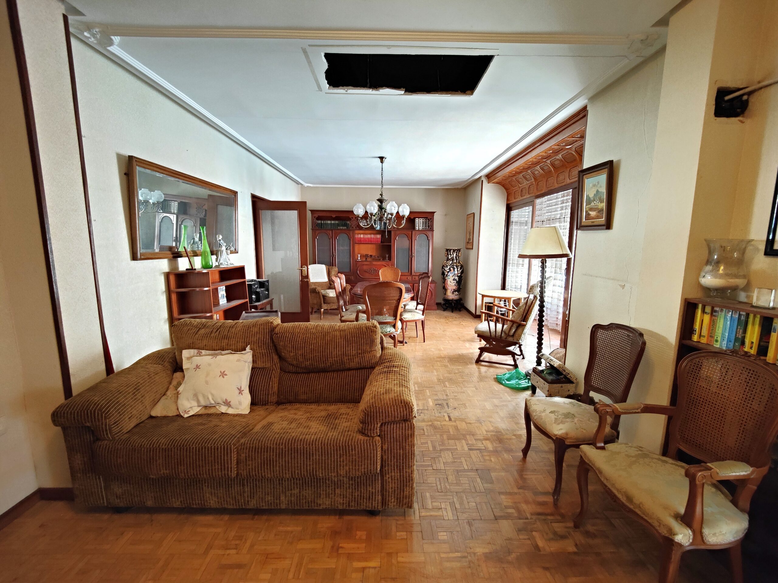 5 Bed, 2 Bath, ApartmentFor Sale, Torrevieja, Alicante