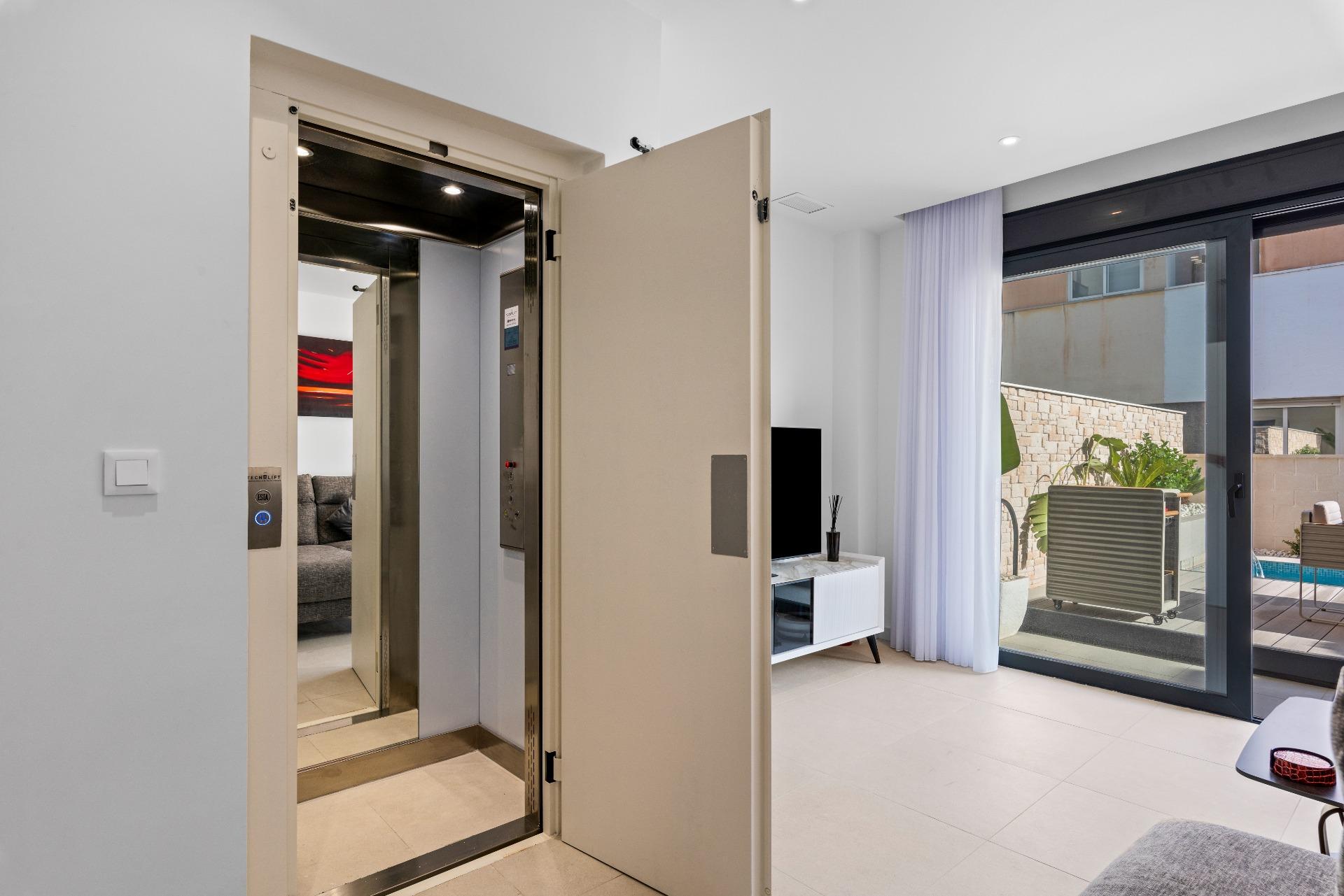 4 Bed, 4 Bath, HouseFor Sale, Guardamar Del Segura, Alicante