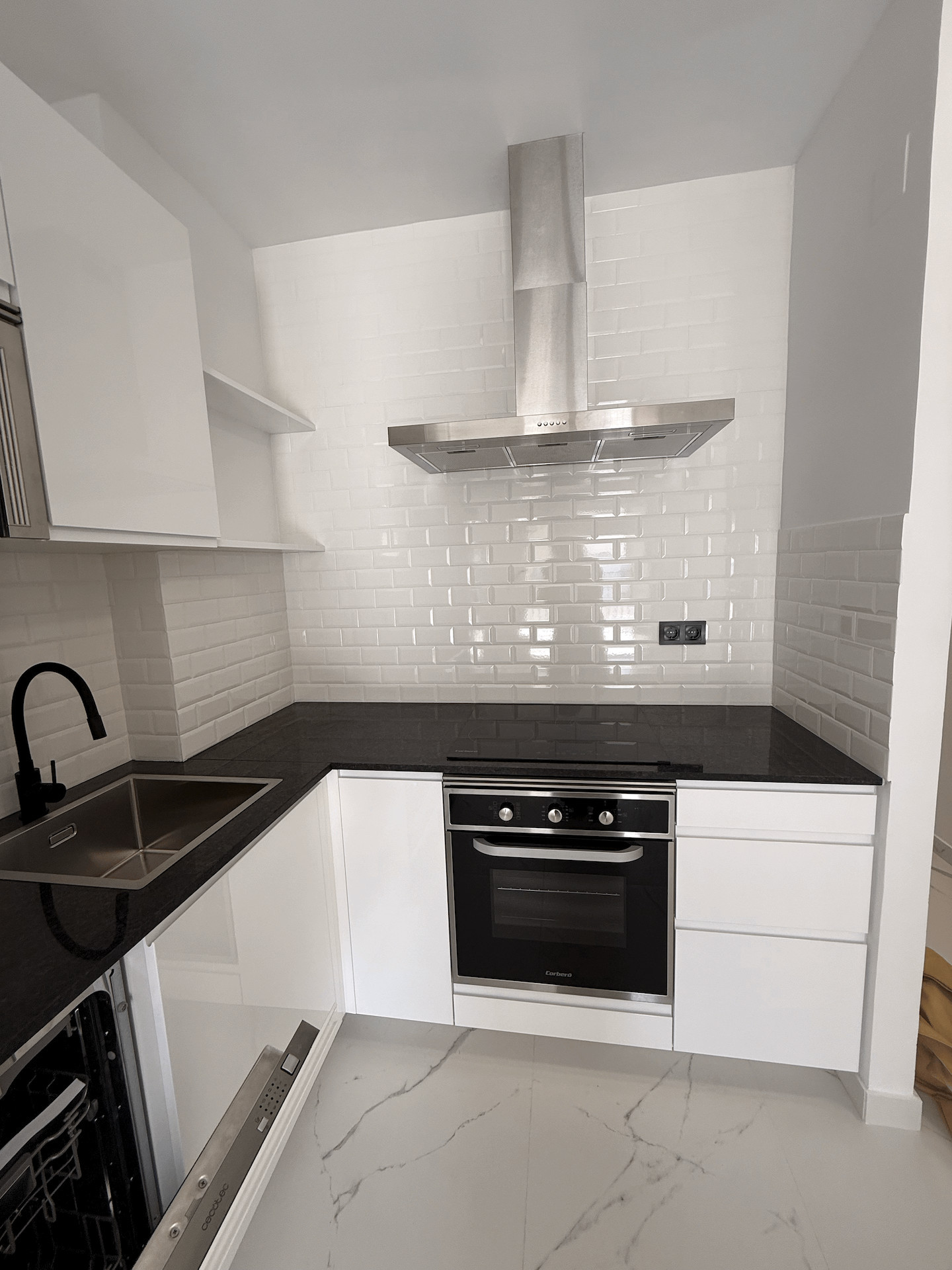 2 Bed, 1 Bath, ApartmentFor Sale, Torrevieja, Alicante