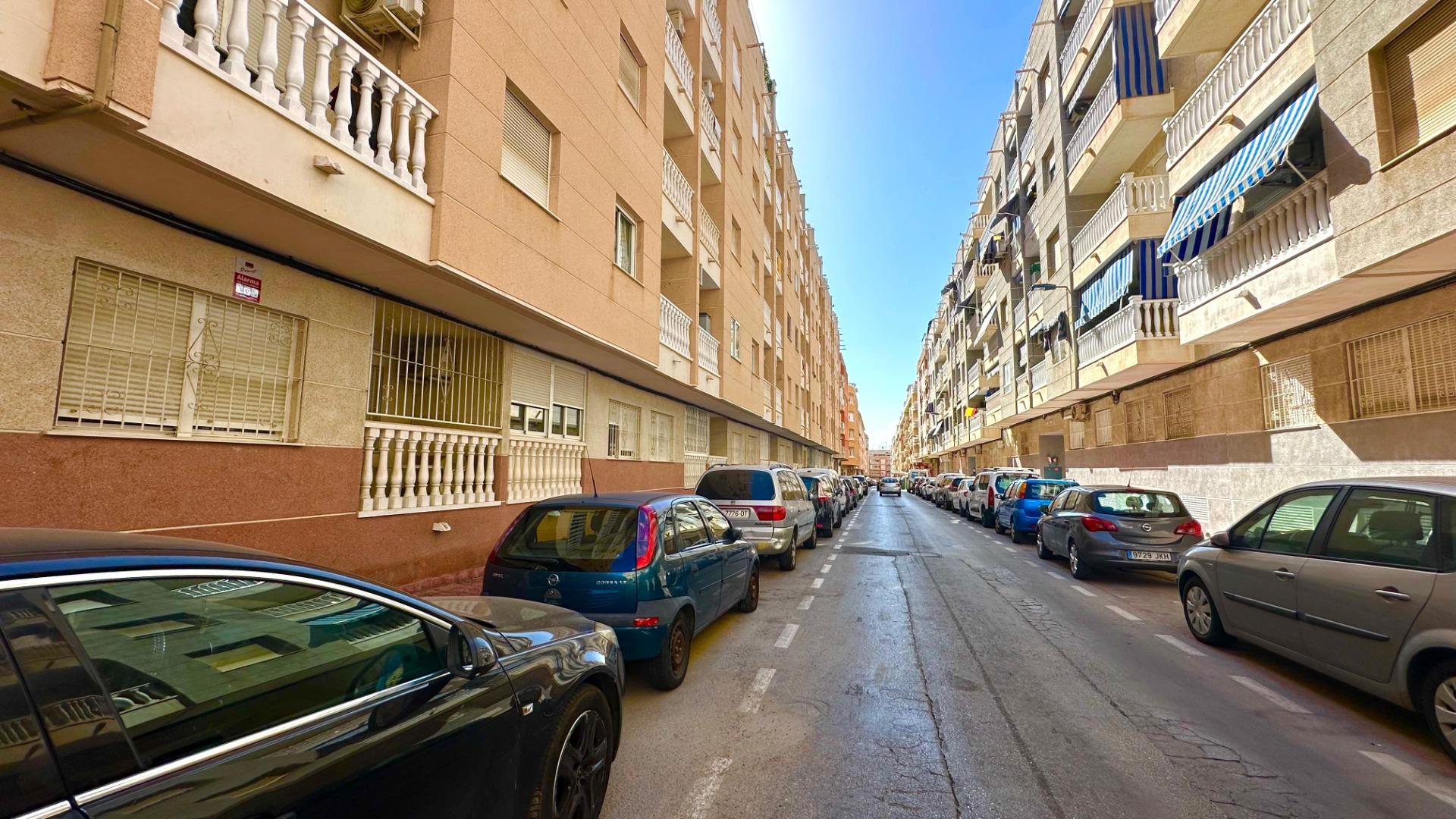 2 Bed, 1 Bath, ApartmentFor Sale, Torrevieja, Alicante