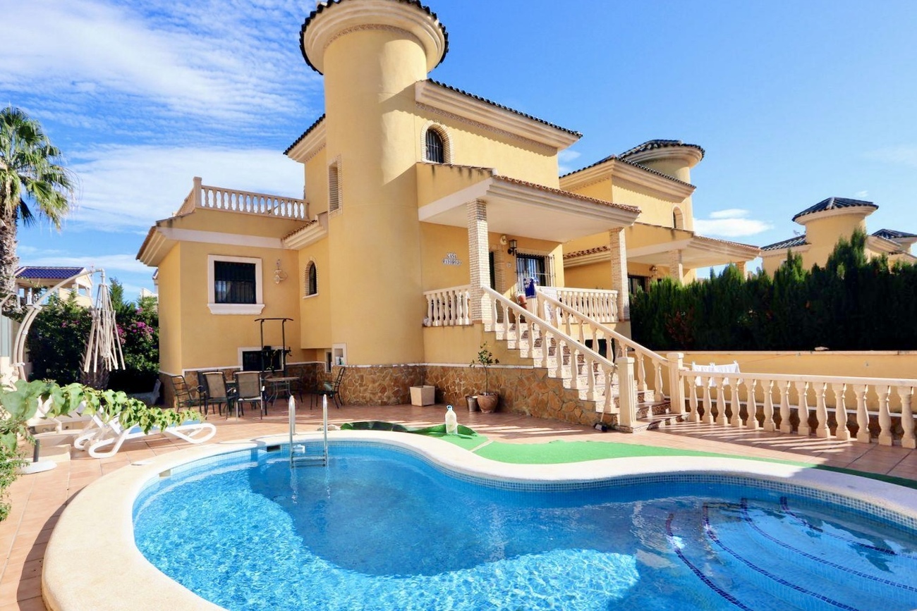 3 Bed, 2 Bath, HouseFor Sale, Villamartin, Alicante