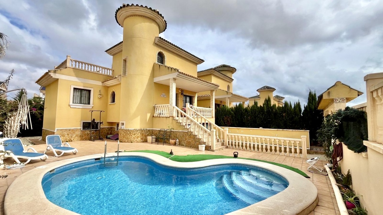 3 Bed, 2 Bath, HouseFor Sale, Villamartin, Alicante