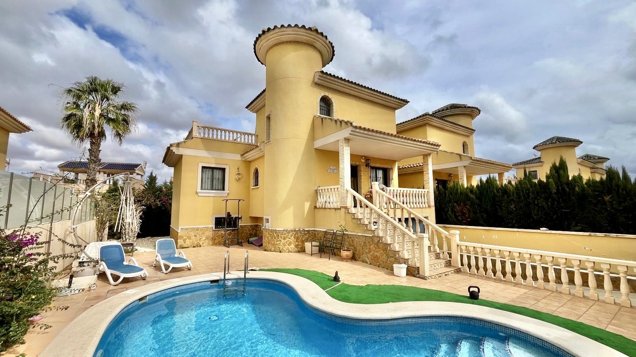 3 Bed, 2 Bath, HouseFor Sale, Villamartin, Alicante