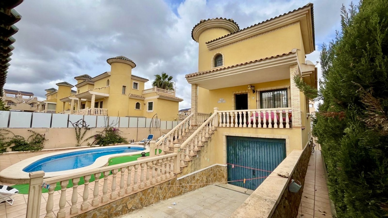 3 Bed, 2 Bath, HouseFor Sale, Villamartin, Alicante