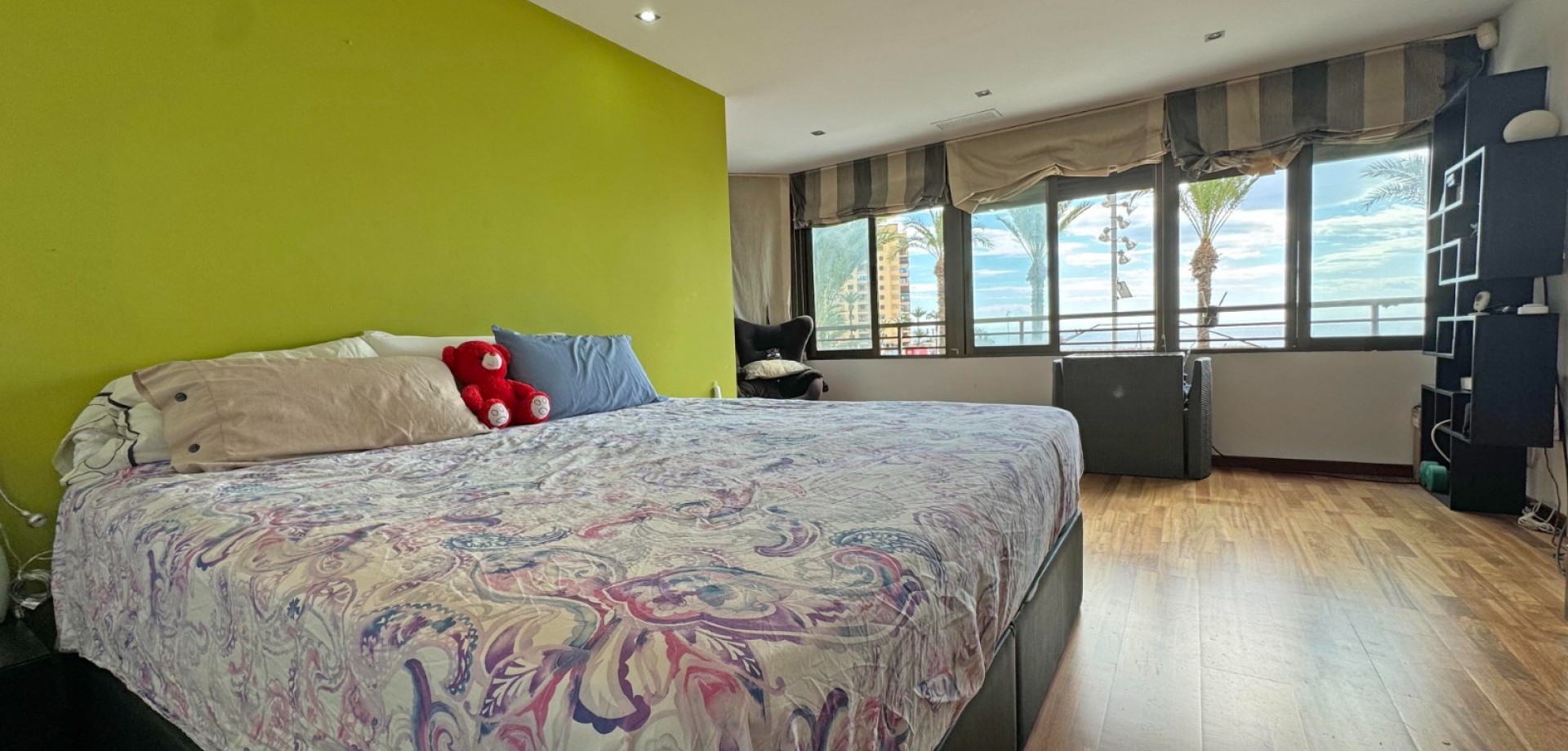 4 Bed, 3 Bath, ApartmentFor Sale, Torrevieja, Alicante