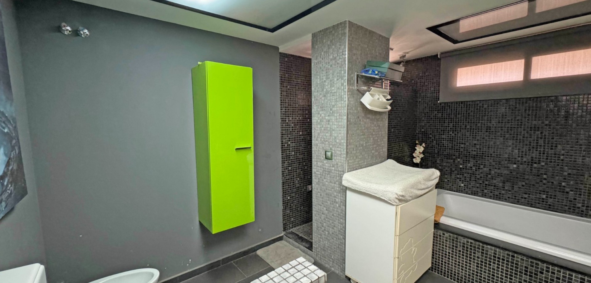 4 Bed, 3 Bath, ApartmentFor Sale, Torrevieja, Alicante