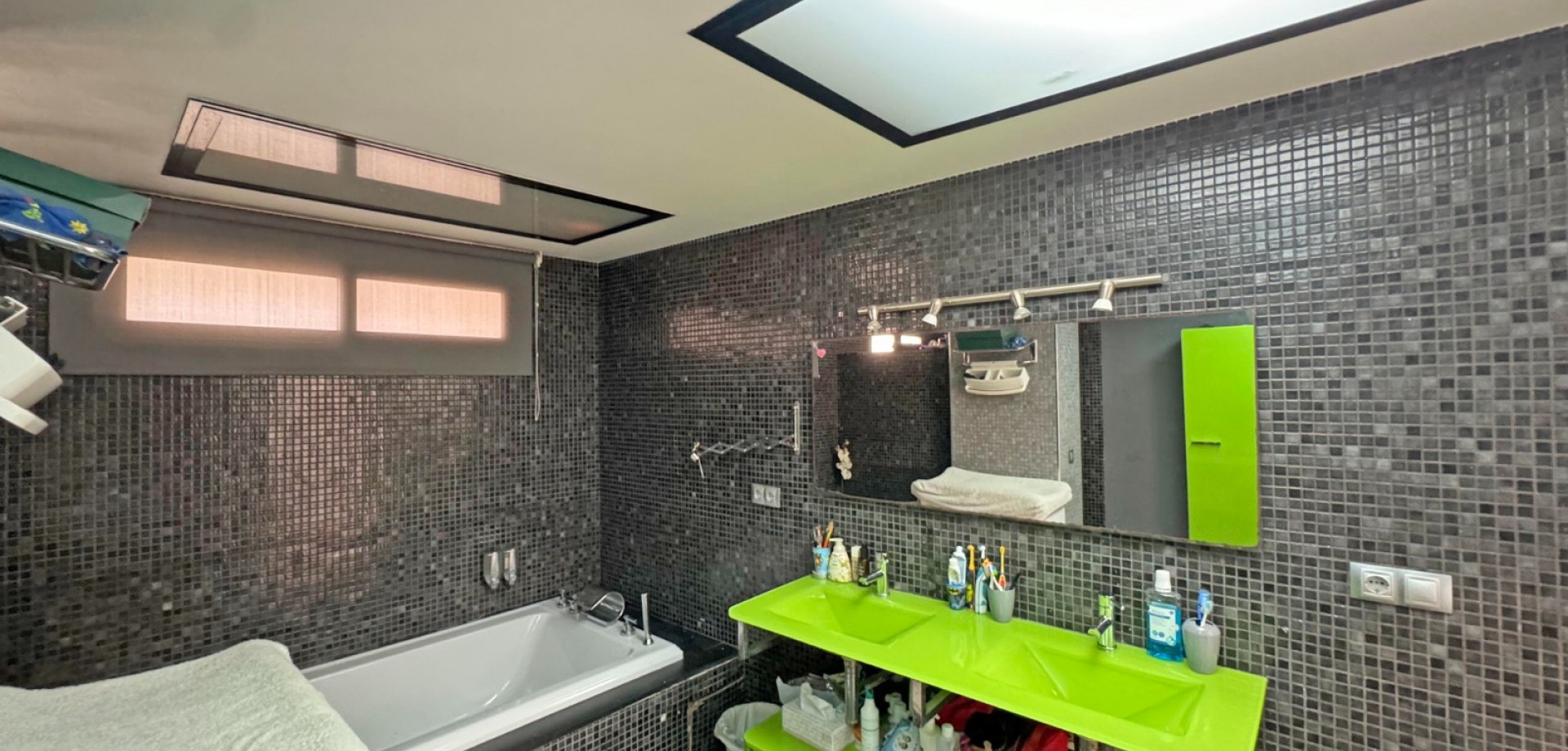 4 Bed, 3 Bath, ApartmentFor Sale, Torrevieja, Alicante