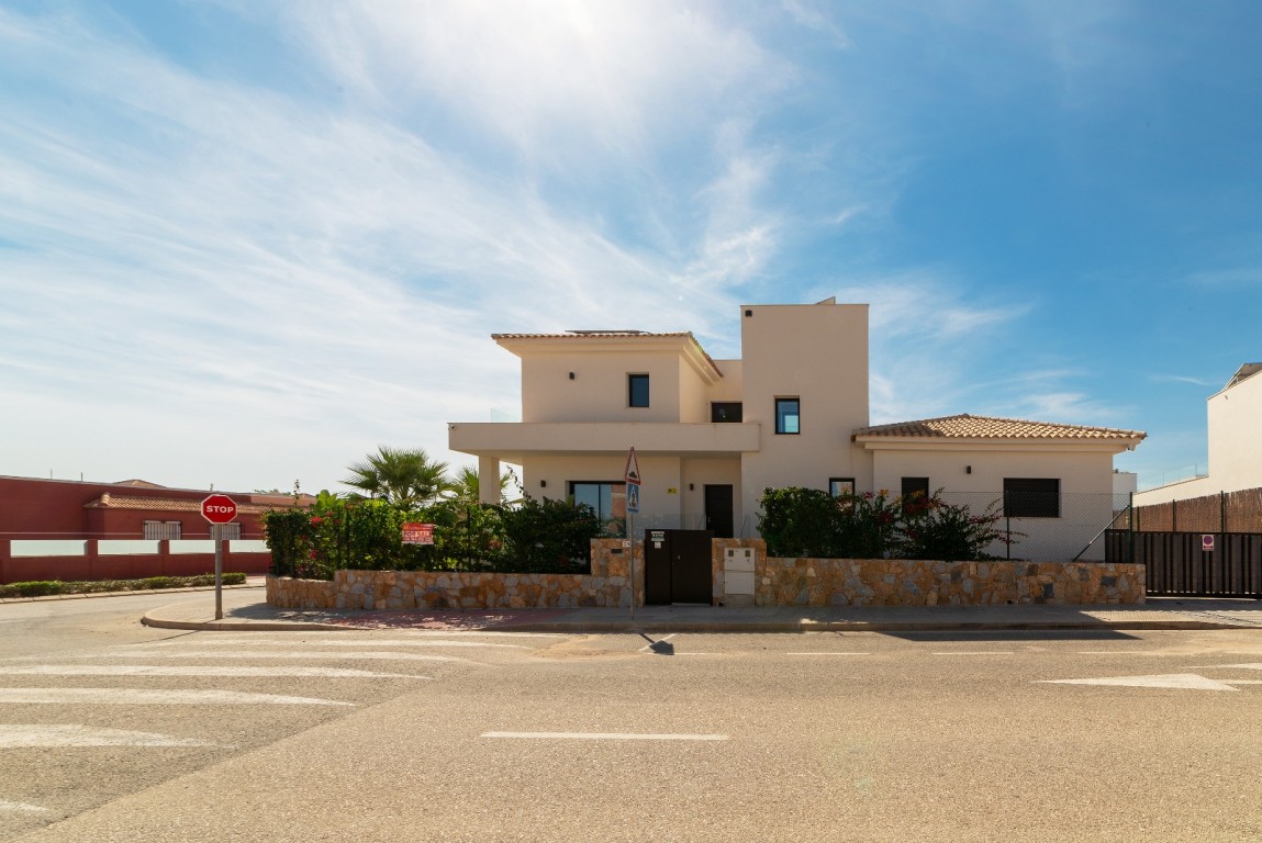 4 Bed, 3 Bath, HouseFor Sale, Los Montesinos, Alicante