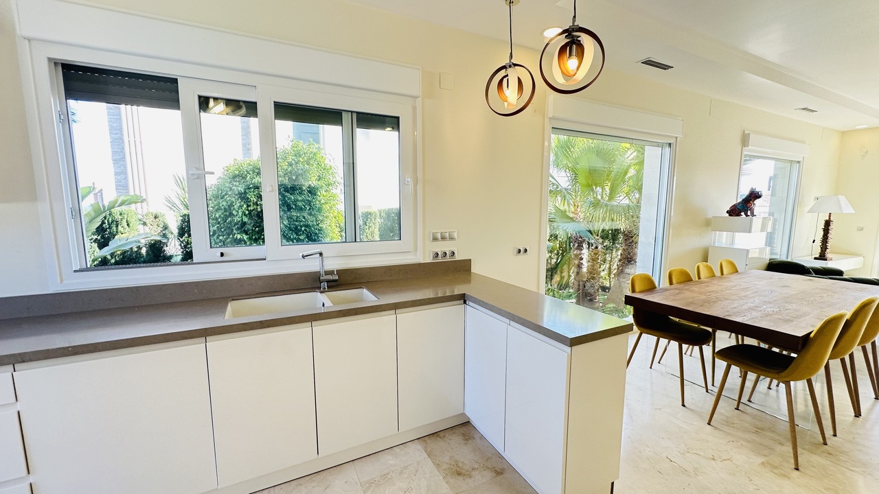 5 Bed, 4 Bath, HouseFor Sale, La Zenia, Alicante