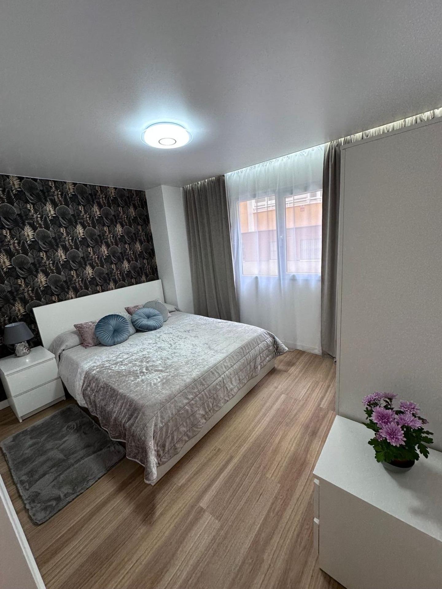 2 Bed, 1 Bath, ApartmentFor Sale, Torrevieja, Alicante