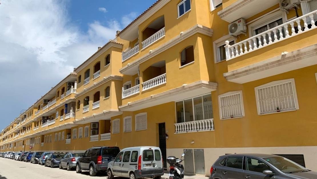 2 Bed, 2 Bath, ApartmentFor Sale, Formentera Del Segura, Alicante