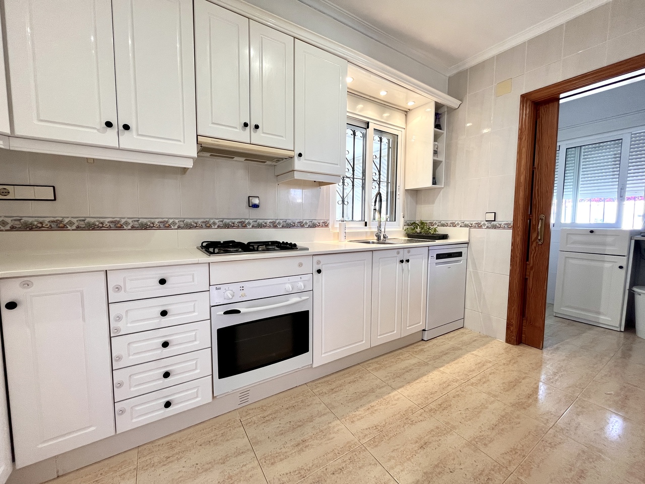 5 Bed, 3 Bath, HouseFor Sale, San Miguel de Salinas, Alicante