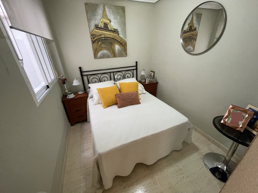 2 Bed, 1 Bath, ApartmentFor Sale, Torrevieja, Alicante