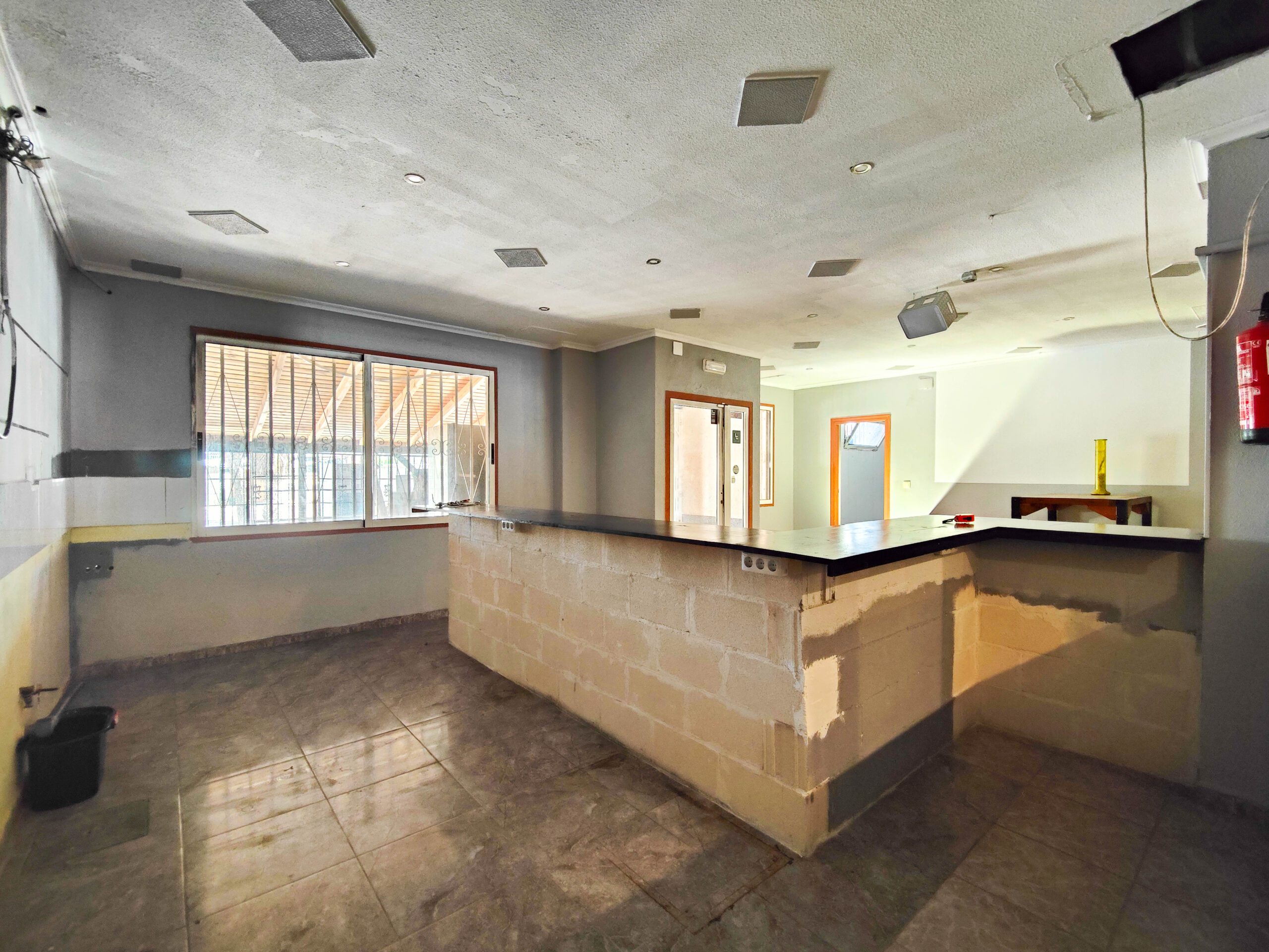 6 Bed, 3 Bath, ApartmentFor Sale, Torrevieja, Alicante