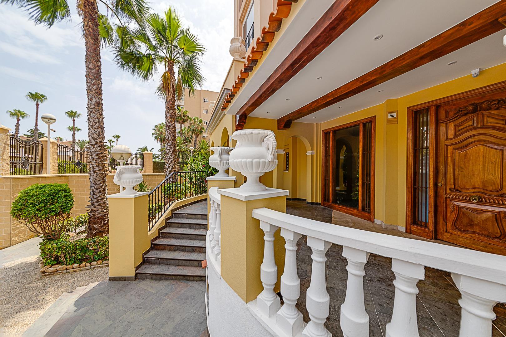 2 Bed, 1 Bath, ApartmentFor Sale, Torrevieja, Alicante 2 Bed, 1 Bath, ApartmentFor Sale, Torrevieja, Alicante