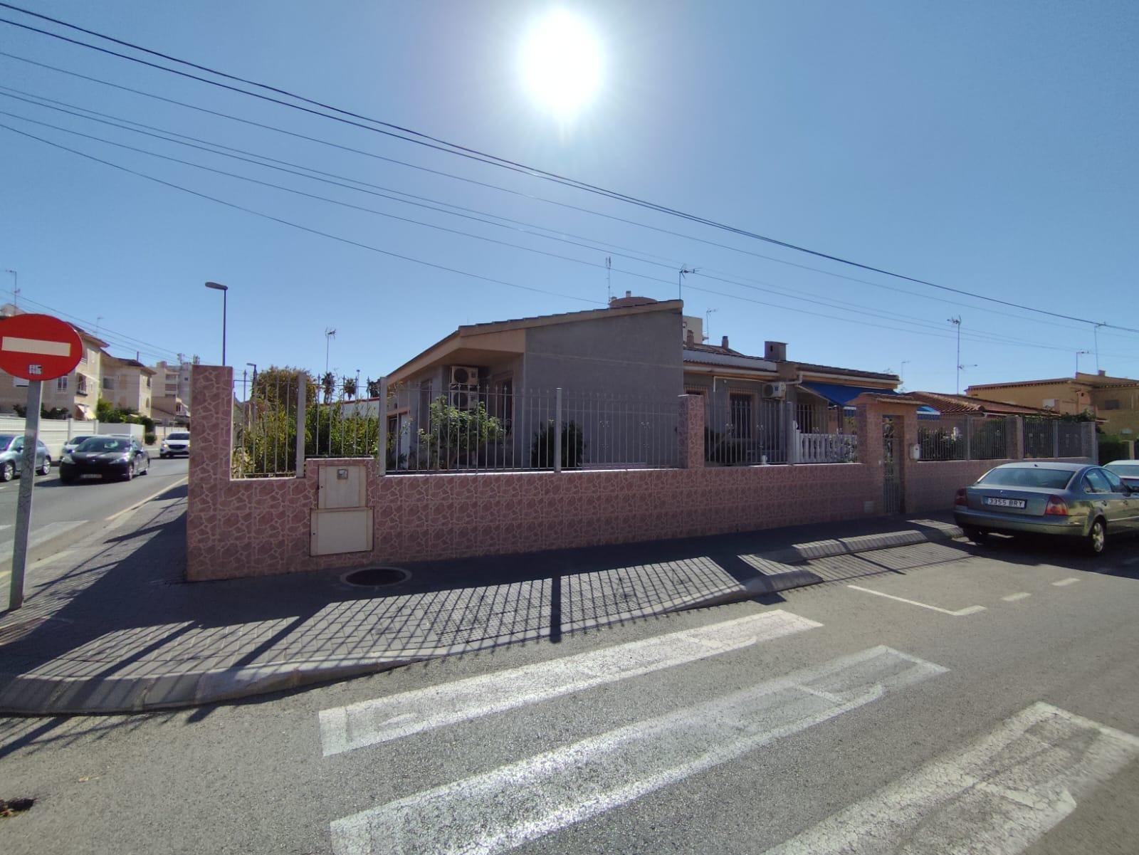 4 Bed, 2 Bath, HouseFor Sale, Torrevieja, Alicante