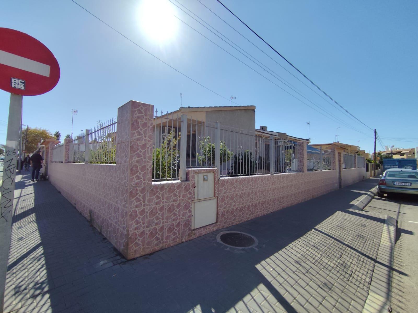4 Bed, 2 Bath, HouseFor Sale, Torrevieja, Alicante