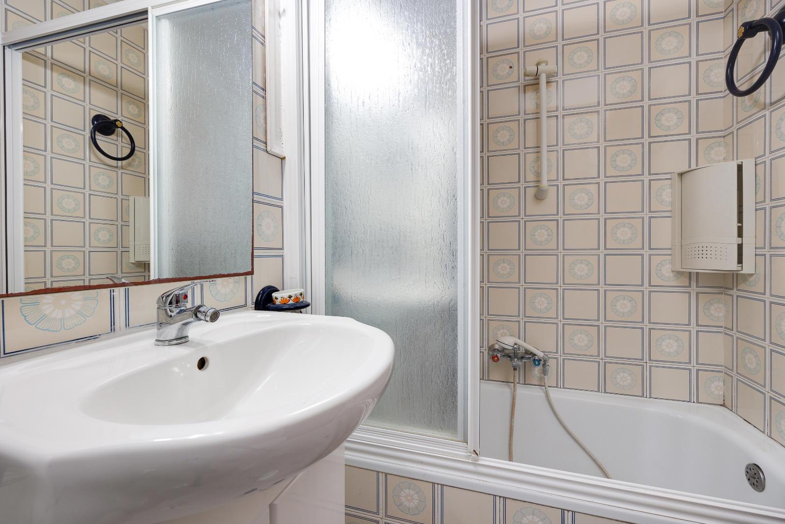 2 Bed, 1 Bath, ApartmentFor Sale, Torrevieja, Alicante