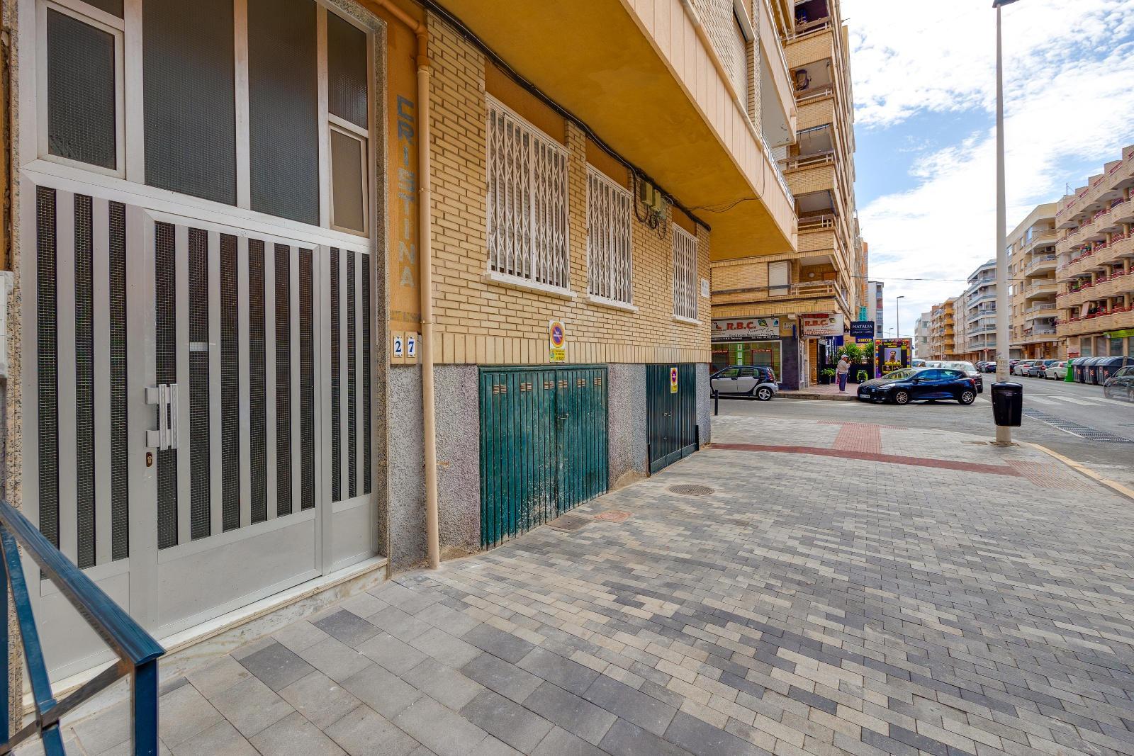 2 Bed, 1 Bath, ApartmentFor Sale, Torrevieja, Alicante