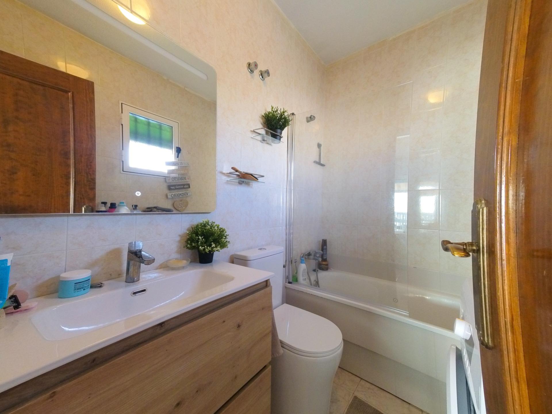 3 Bed, 1 Bath, ApartmentFor Sale, Torrevieja, Alicante