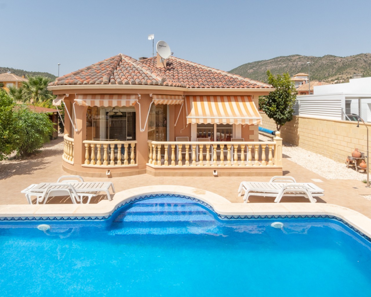 2 Bed, 1 Bath, HouseFor Sale, La Romana, Alicante