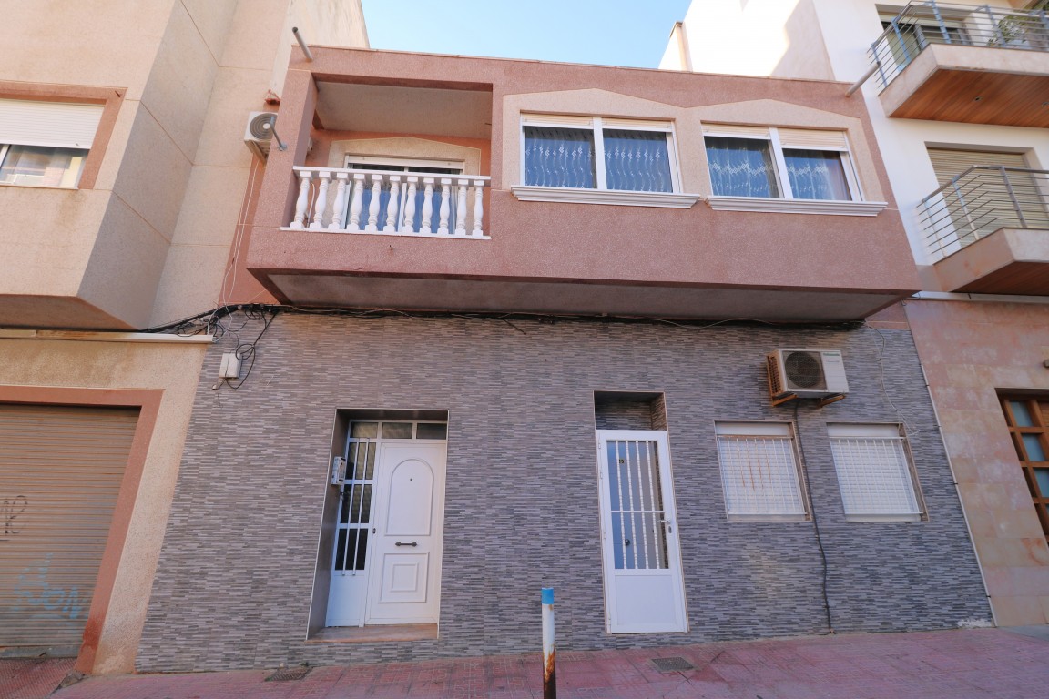 4 Bed, 2 Bath, ApartmentFor Sale, Torrevieja, Alicante