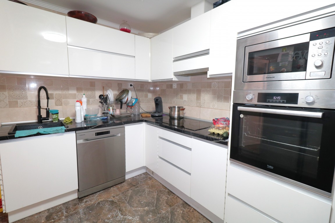 4 Bed, 2 Bath, ApartmentFor Sale, Torrevieja, Alicante