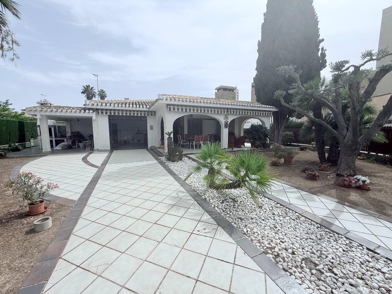 4 Bed, 3 Bath, HouseFor Sale, Orihuela Costa, Alicante
