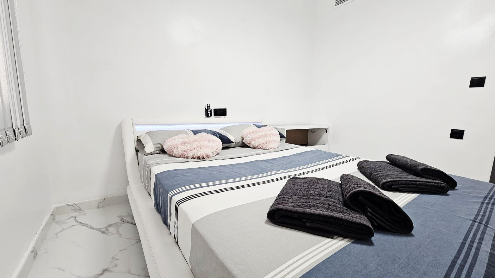 3 Bed, 1 Bath, ApartmentFor Sale, Torrevieja, Alicante